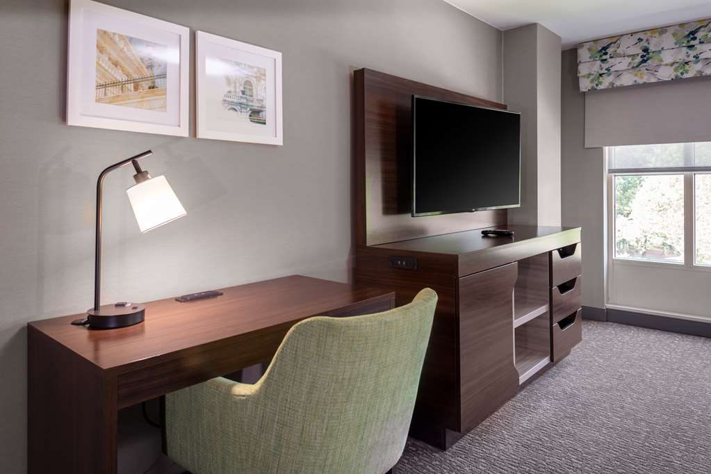 Фото Hampton Inn & Suites Arlington Crystal City Dca
