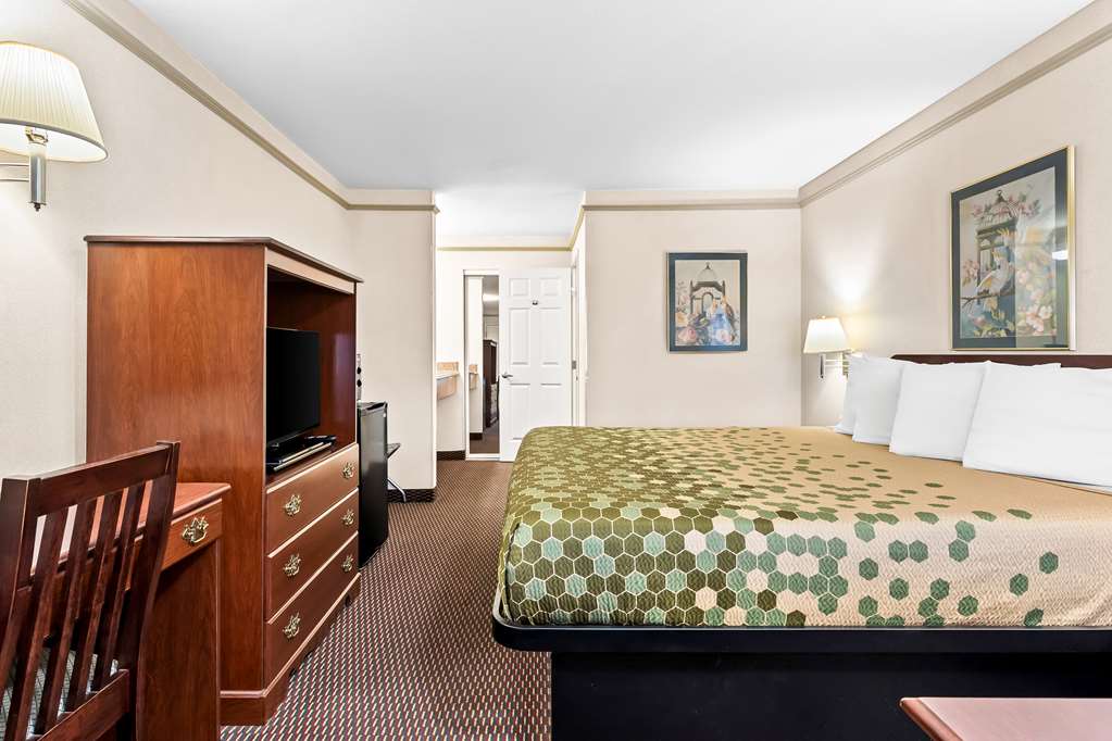 Фото SureStay Hotel by Best Western Castro Valley