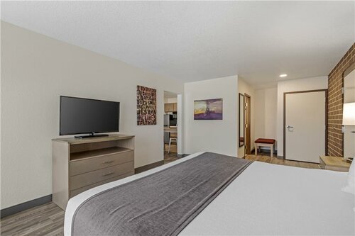 Гостиница Best Western Plus Executive Residency Waterloo & Cedar Falls в Ватерлоо