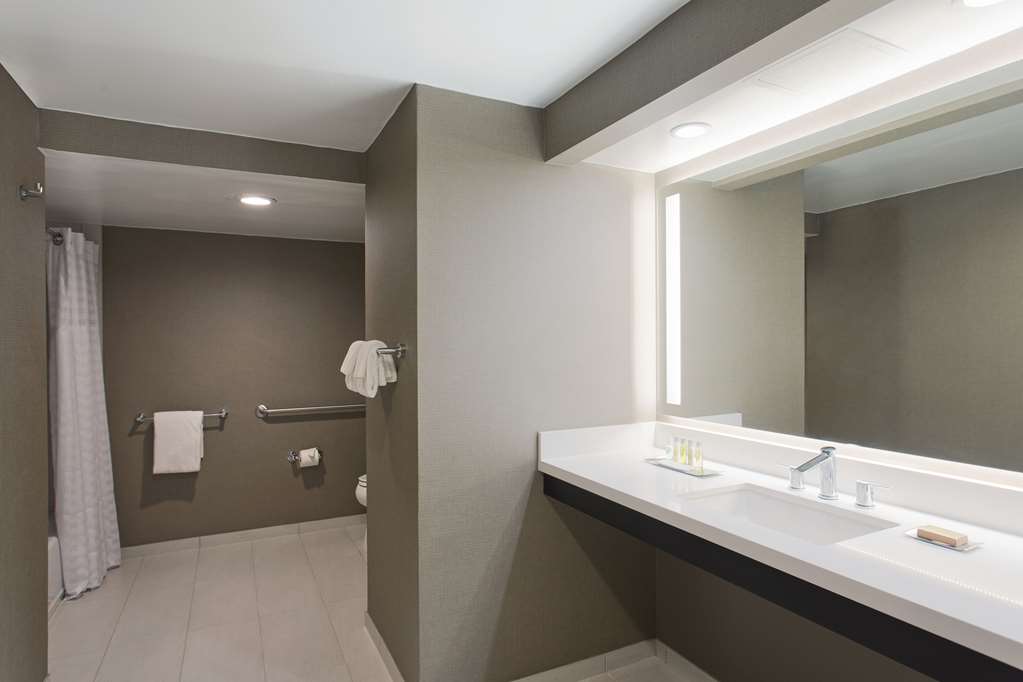 Фото DoubleTree by Hilton Los Angeles - Norwalk