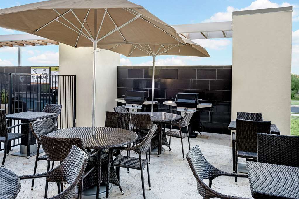 Фото Home2 Suites by Hilton Austin Airport