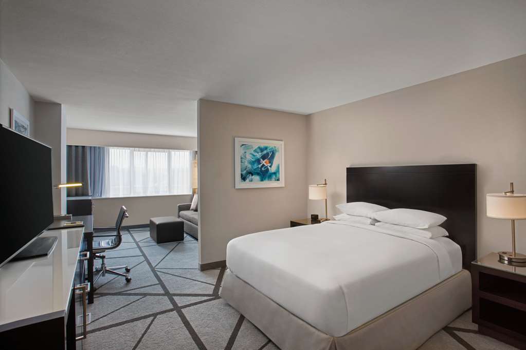 Фото DoubleTree by Hilton Los Angeles - Norwalk