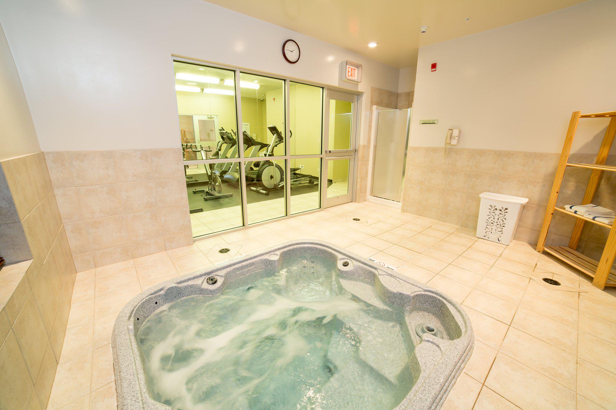 Фото Holiday Inn Express & Suites Drayton Valley
