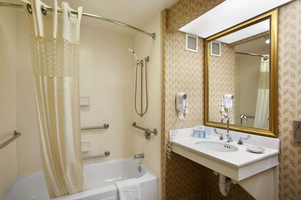 Фото Hampton Inn & Suites Providence/Warwick-Airport