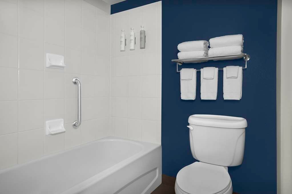 Фото Comfort Inn & Suites Airport