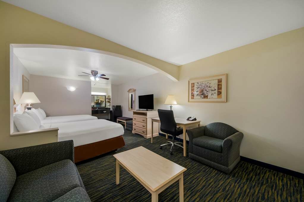 Фото SureStay Hotel by Best Western Falfurrias