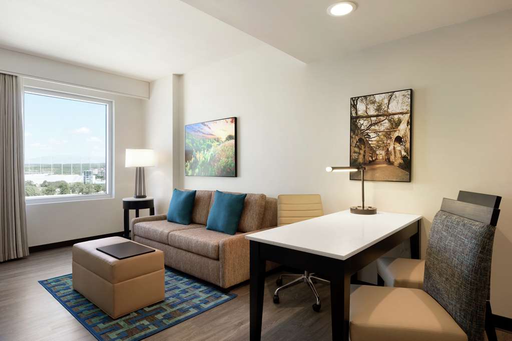 Фото Embassy Suites by Hilton San Antonio Landmark