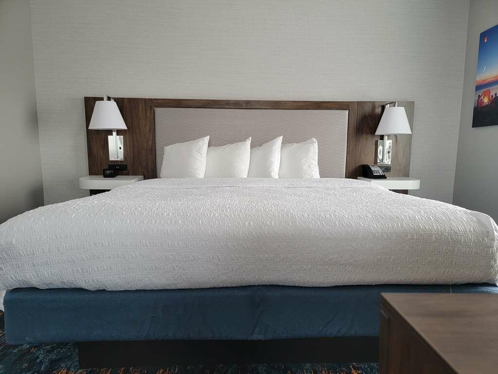 Фото Hampton Inn & Suites Erie Bayfront