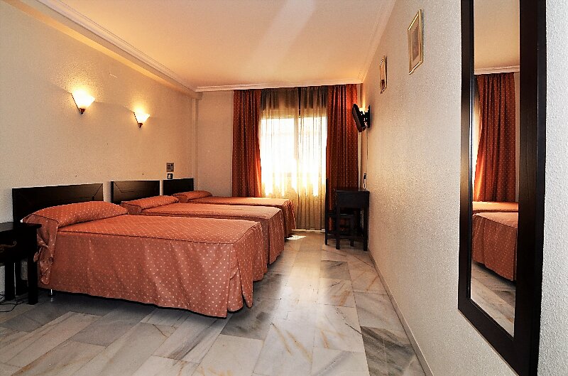 Фото Averroes Hotel