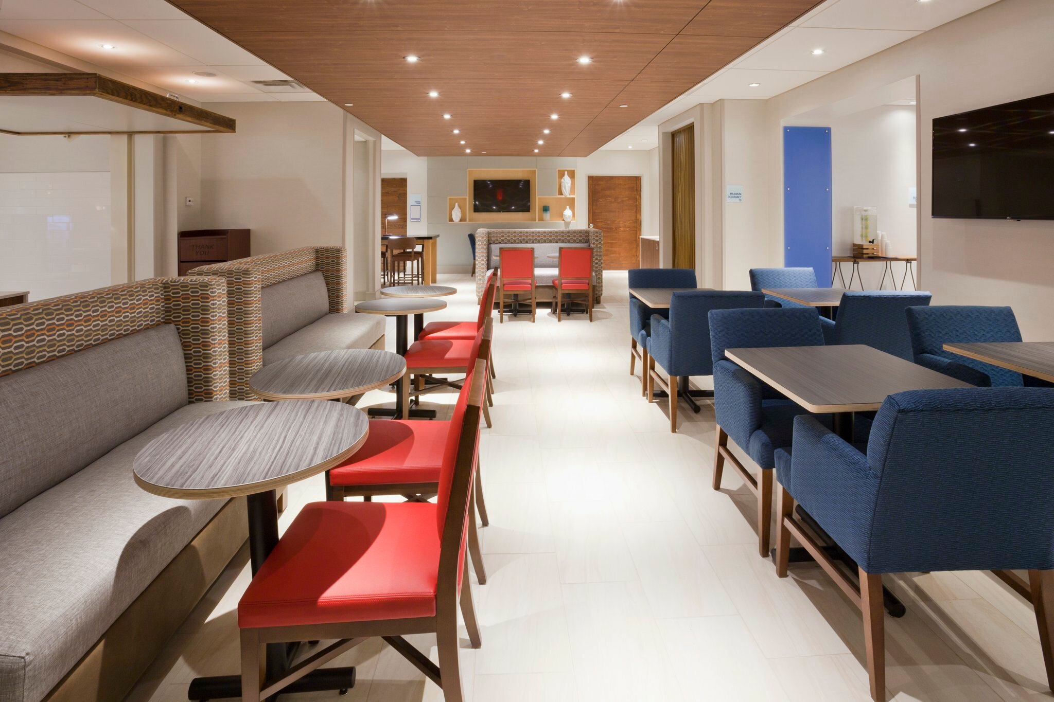 Фото Holiday Inn Express Roseville-St. Paul, an Ihg Hotel