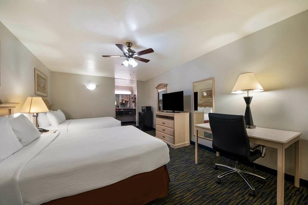 Фото SureStay Hotel by Best Western Falfurrias