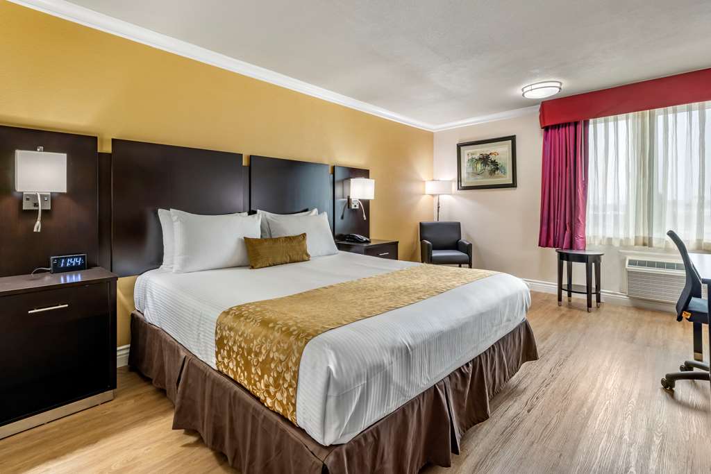 Фото Best Western Plus South Bay Hotel