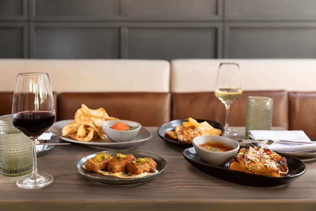 Фото The Slate Denver, Tapestry Collection by Hilton