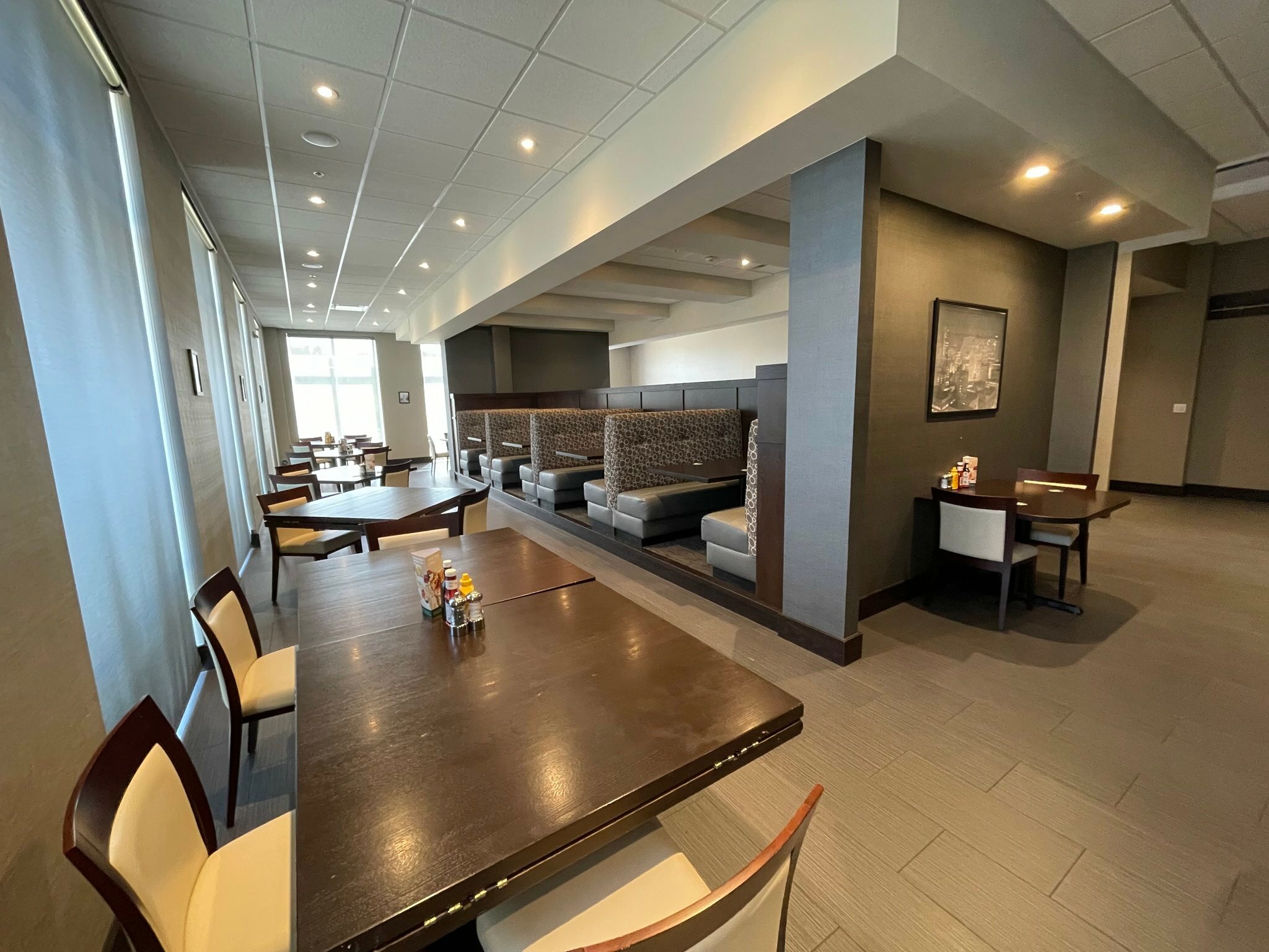 Фото Holiday Inn & Suites Farmington Hills - Detroit Nw