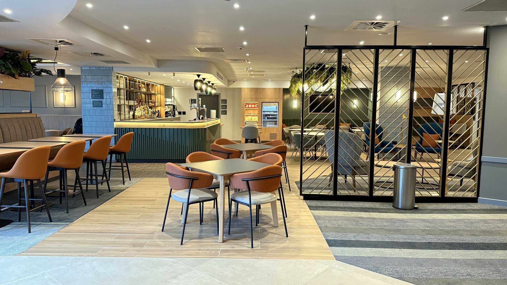 Фото Hilton Garden Inn Luton North