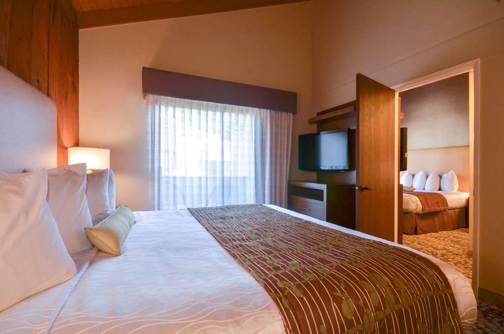 Фото Best Western The Inn & Suites Pacific Grove