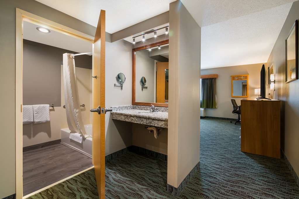 Фото Best Western Plus Executive Court Inn & Conference Center