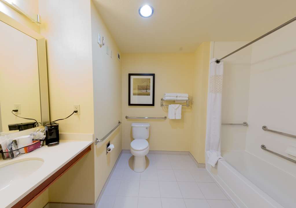 Фото Hampton Inn & Suites Riverside/Corona East