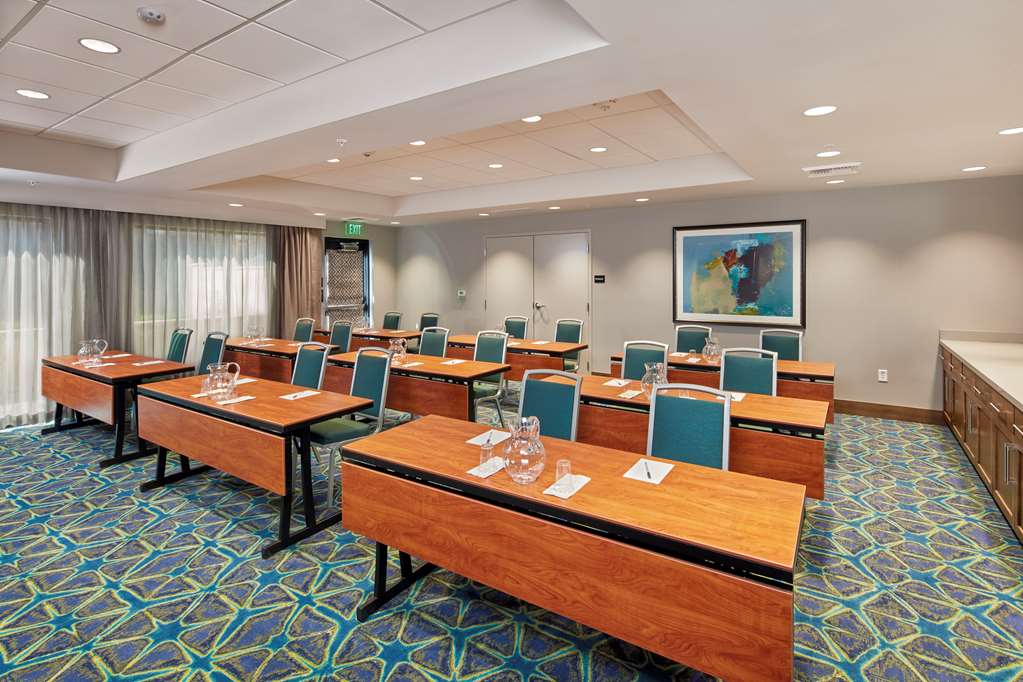 Фото Hampton Inn & Suites Sacramento at Csus