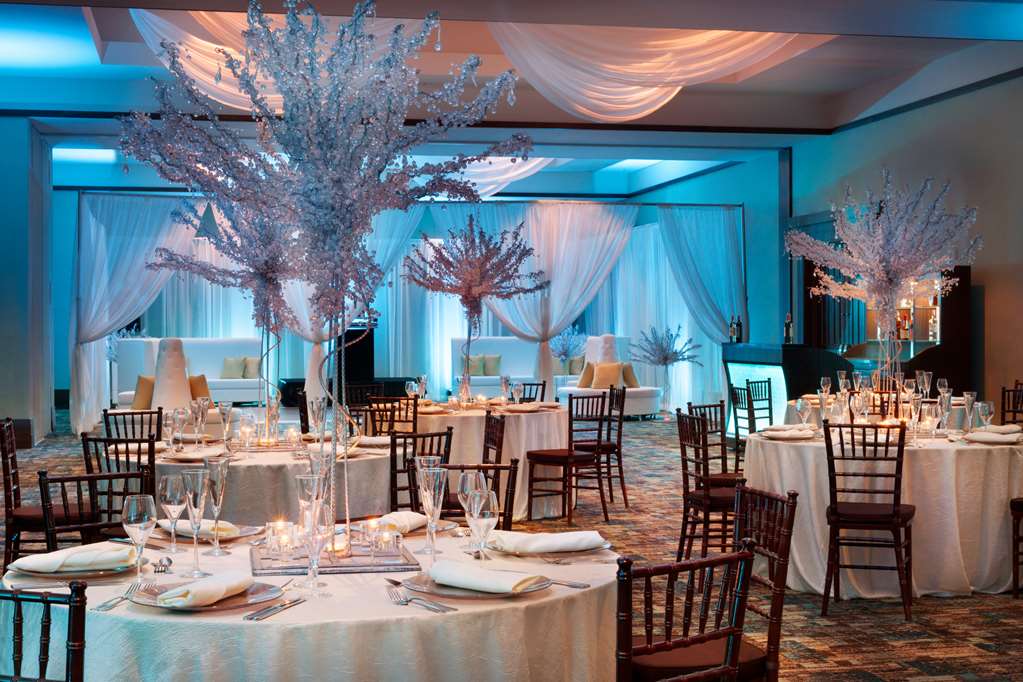 Фото Embassy Suites by Hilton Orlando Lake Buena Vista South