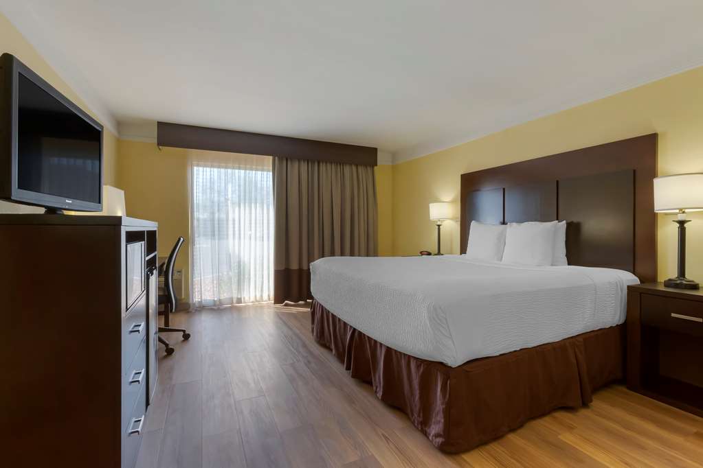 Фото Best Western Phoenix Goodyear Inn
