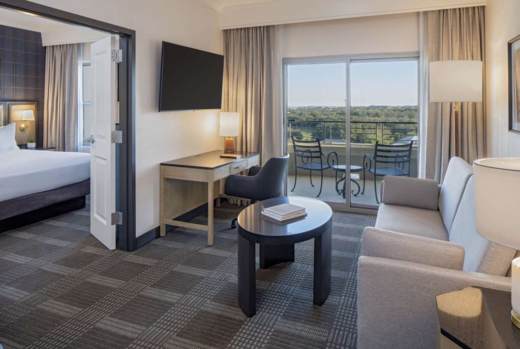 Фото Hilton San Antonio Hill Country