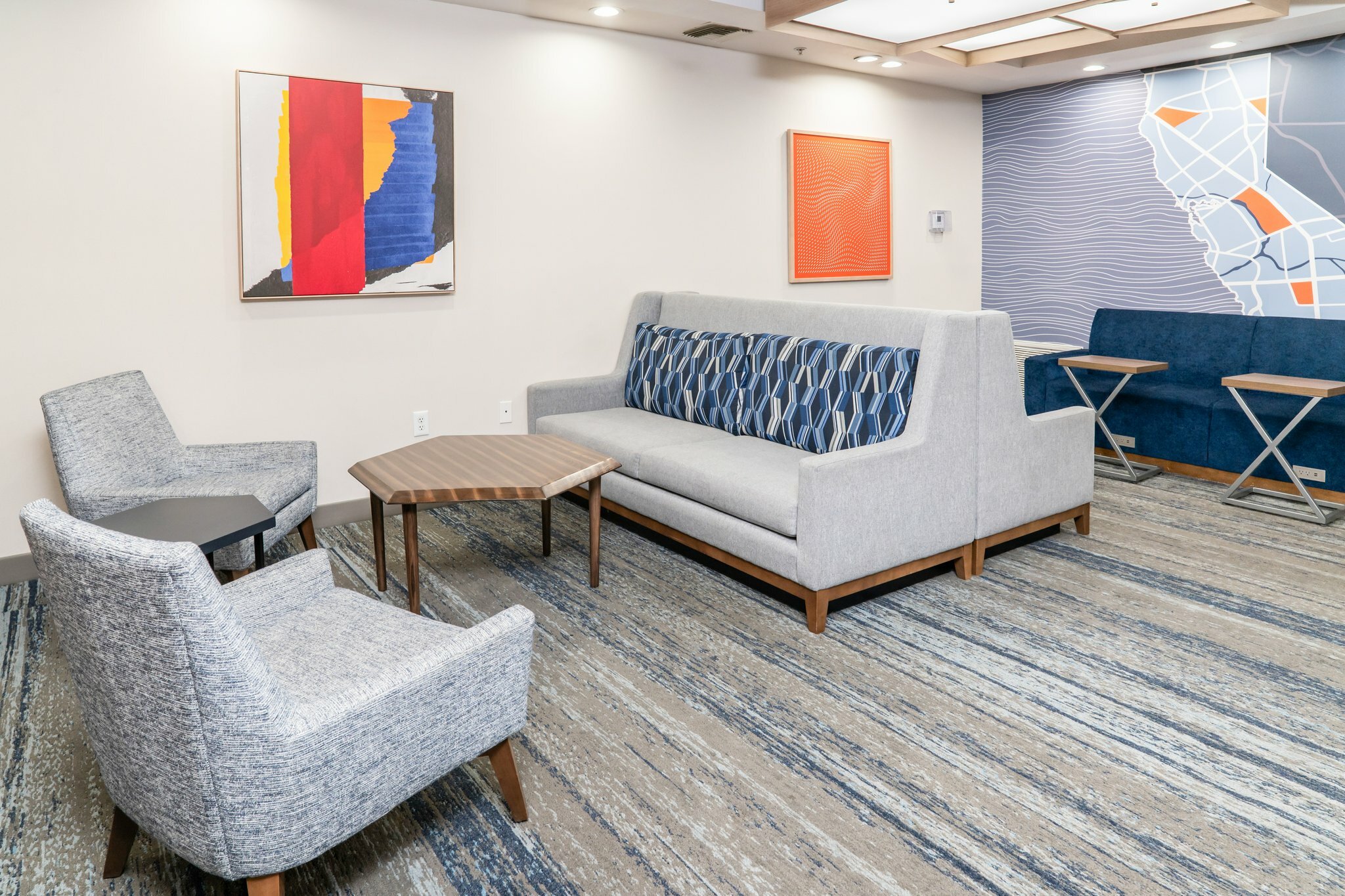Фото Holiday Inn Express & Suites San Diego Otay Mesa