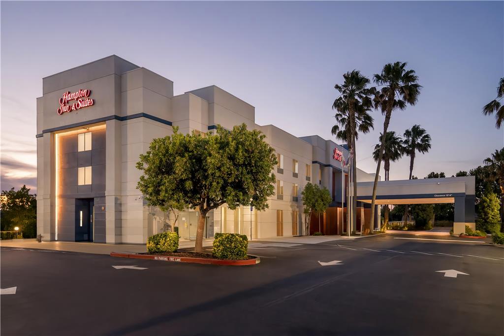 Фото Hampton Inn & Suites Lathrop