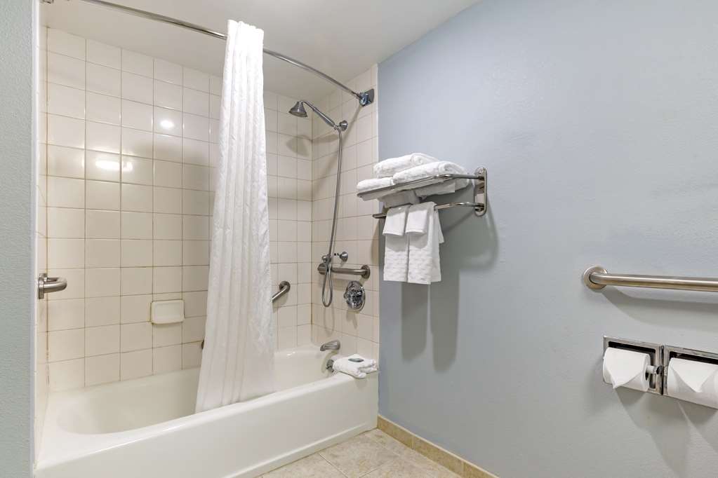 Фото Best Western Hartford Hotel & Suites