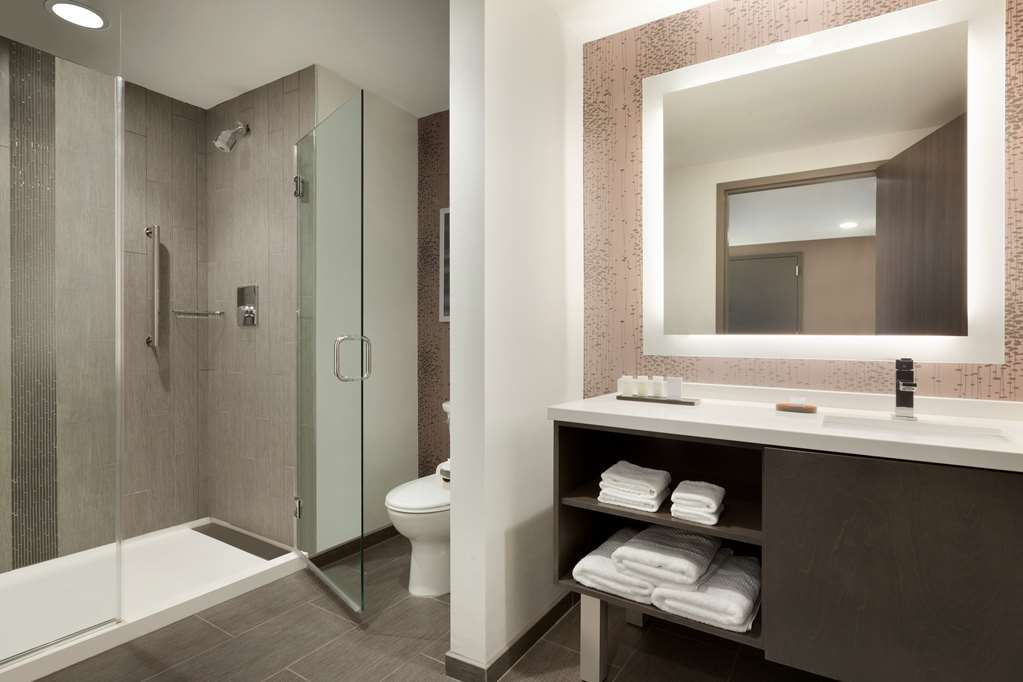 Фото Embassy Suites by Hilton Charlotte Uptown
