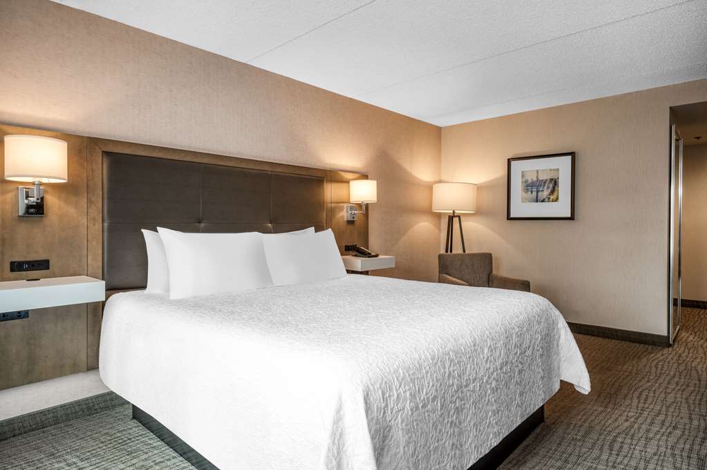 Фото Hampton Inn Raynham Taunton
