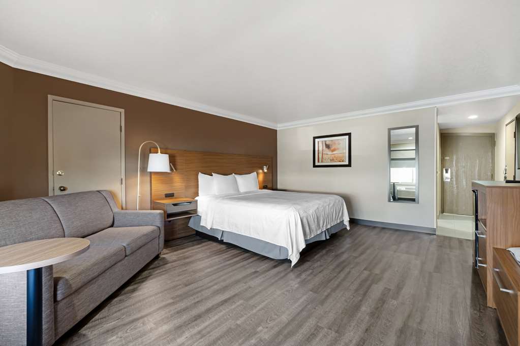 Фото Best Western Plus Newport Mesa Inn