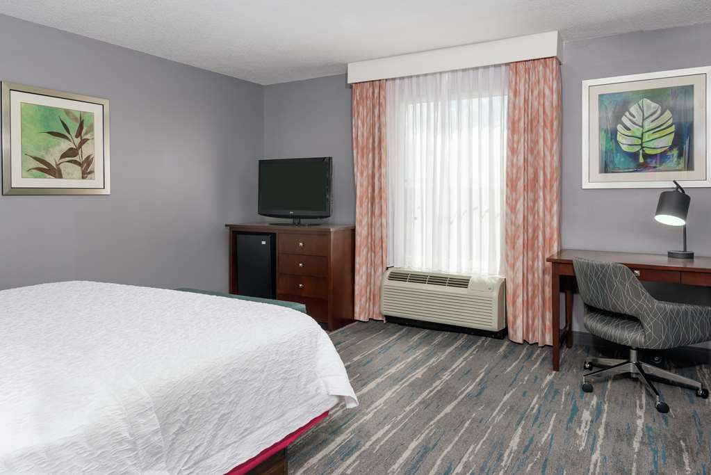 Фото Hampton Inn & Suites Orlando Airport @ Gateway Village