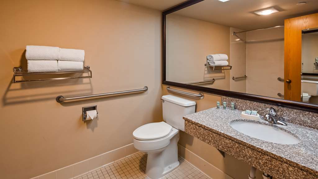 Фото Best Western East Towne Suites