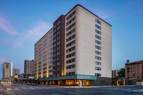 Гостиница DoubleTree Suites by Hilton Hotel Minneapolis в Миннеаполисе