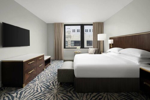Гостиница Hilton Indianapolis Hotel & Suites в Индианаполисе