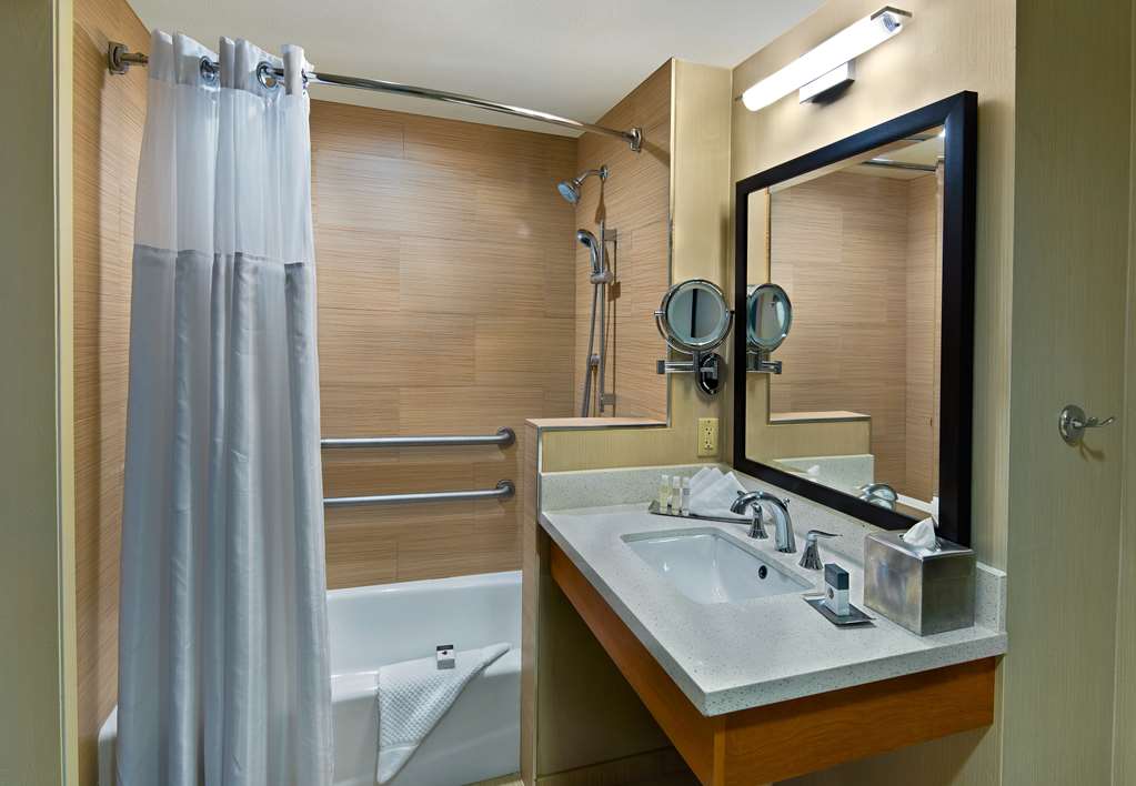 Фото DoubleTree by Hilton San Pedro - Port of Los Angeles