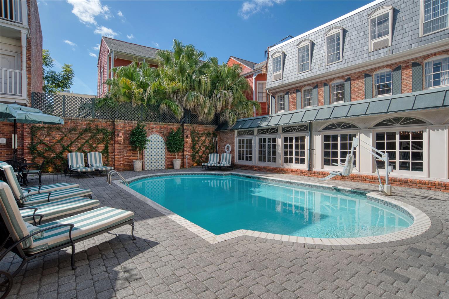 Фото Best Western Plus French Quarter Courtyard Hotel