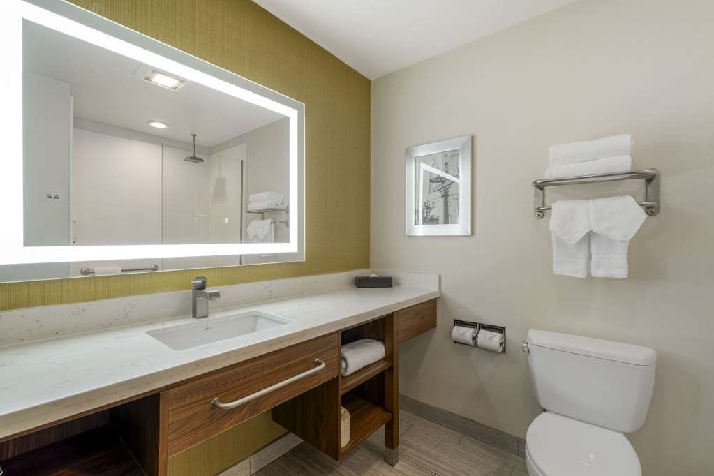Фото Best Western Plus Gardena Inn & Suites