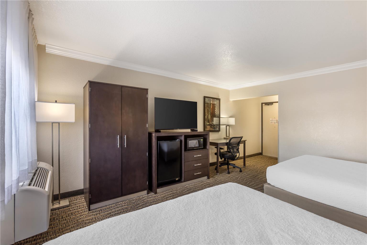 Фото Best Western Town & Country Lodge