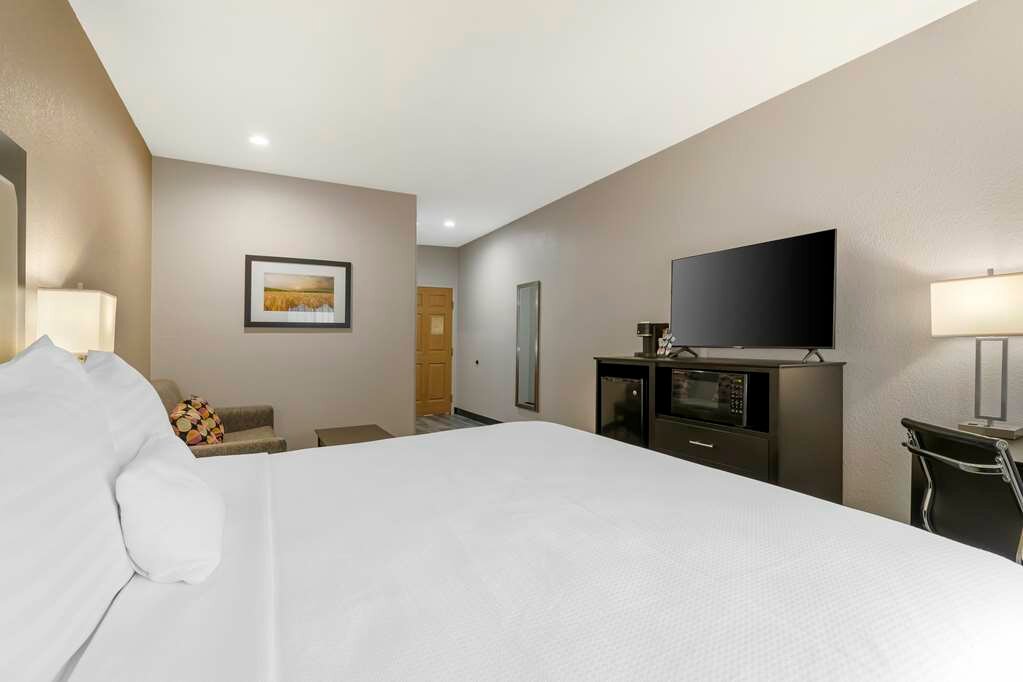 Фото Best Western Plus Des Moines West Inn & Suites