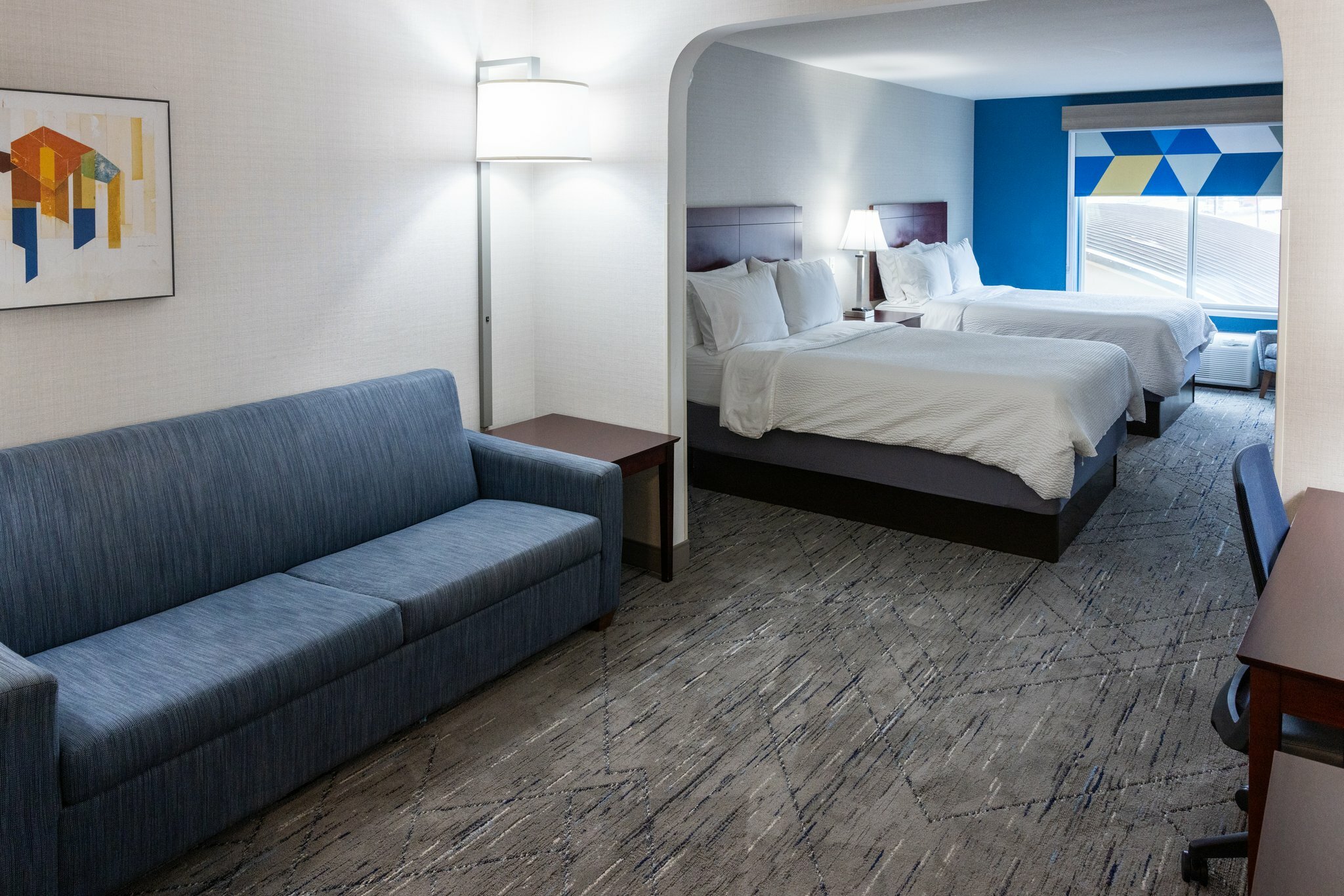 Фото Holiday Inn Express & Suites Wichita Airport, an Ihg Hotel