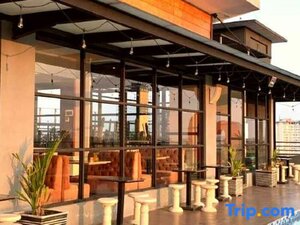 Гостиница Surabaya River View Hotel