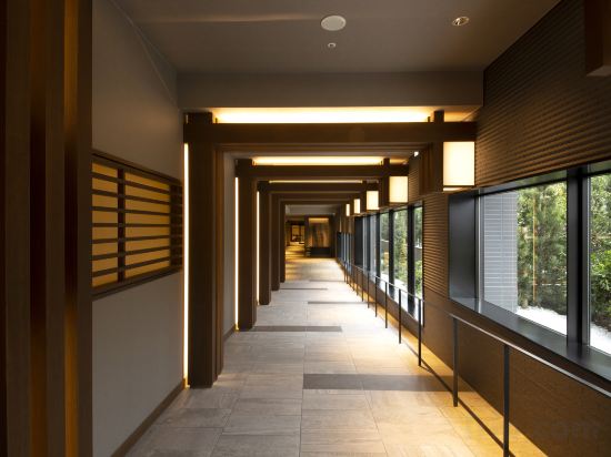 Фото Keihan Kyoto Hachijoguchi