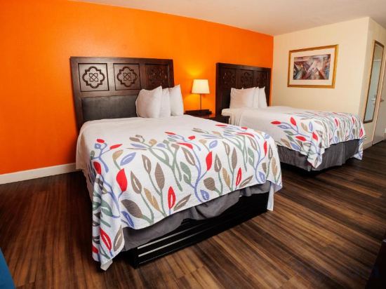 Фото Garnet Inn & Suites, Orlando