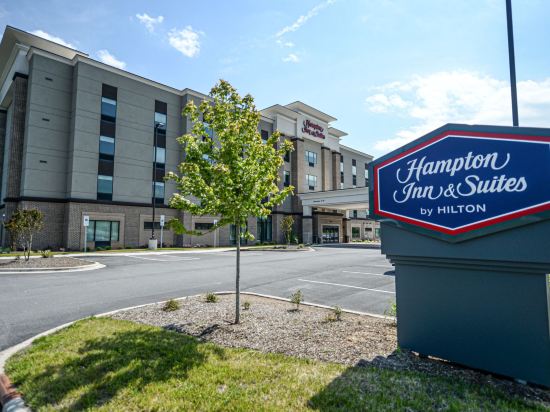 Фото Hampton Inn & Suites Lenoir