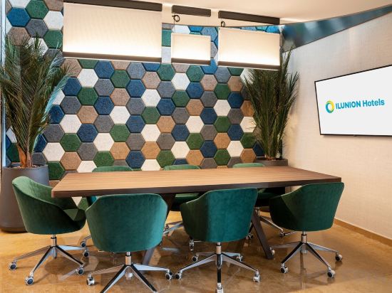 Фото Hotel Ilunion Valencia 4