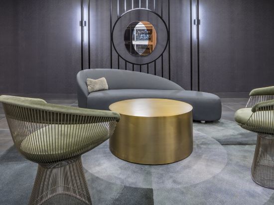 Фото Doubletree by Hilton Boston Logan Airport Chelsea