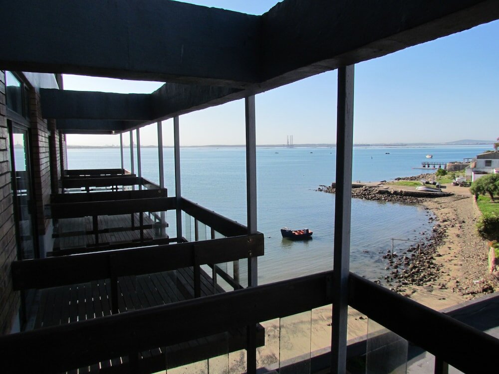 Фото Hoedjiesbaai Hotel