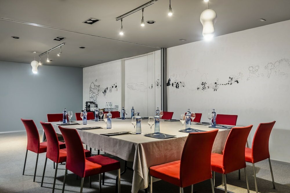 Фото Ikonik Angli